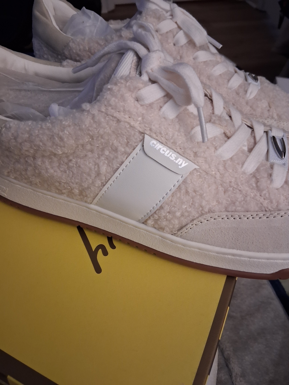 NEW W/BOX Circus by Sam Edelman US Size 9M, Cream Sherpa Lace-Up Sneakers
